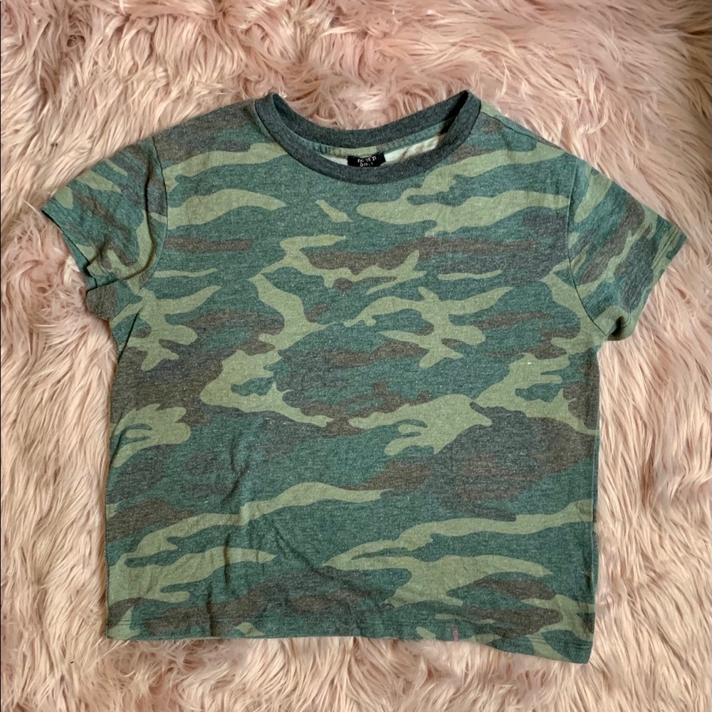 Forever 21- Crop Top Shirt